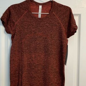Lululemon Swiftly tech short sleeve 2.0 in size 8
